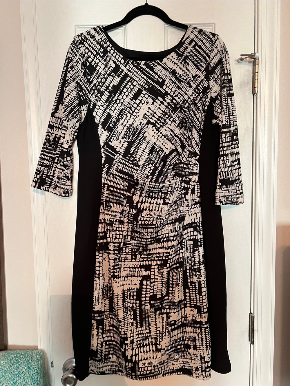 Liz Claiborne Black & Cream Graphic 3/4 Sleeve Dress, fully lined